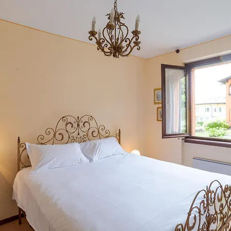 Apartman Guesthost - Flat With Parking & Veranda