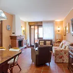 Guesthost - Flat With Parking & Veranda Апартаменты *