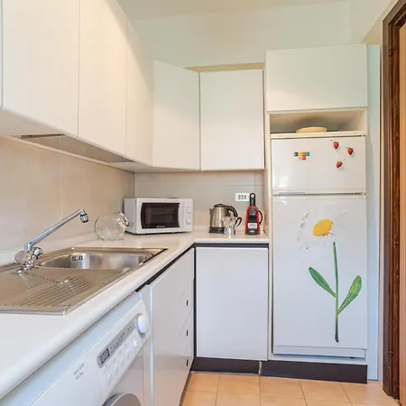 Apartment Guesthost - Flat With Parking & Veranda