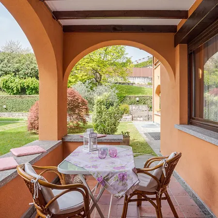 Cozy - W/ Veranda & Private Parking *