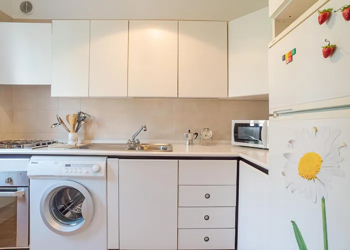 Guesthost - Flat With Parking & Veranda *