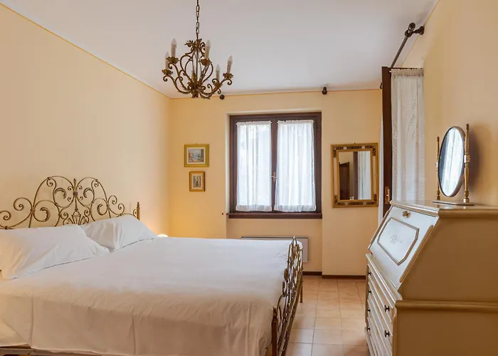 Guesthost - Flat With Parking & Veranda