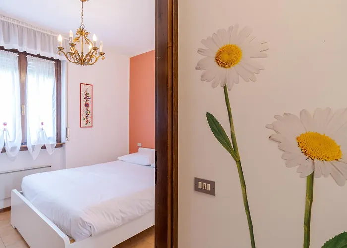 Apartmán Guesthost - Flat With Parking & Veranda Menaggio