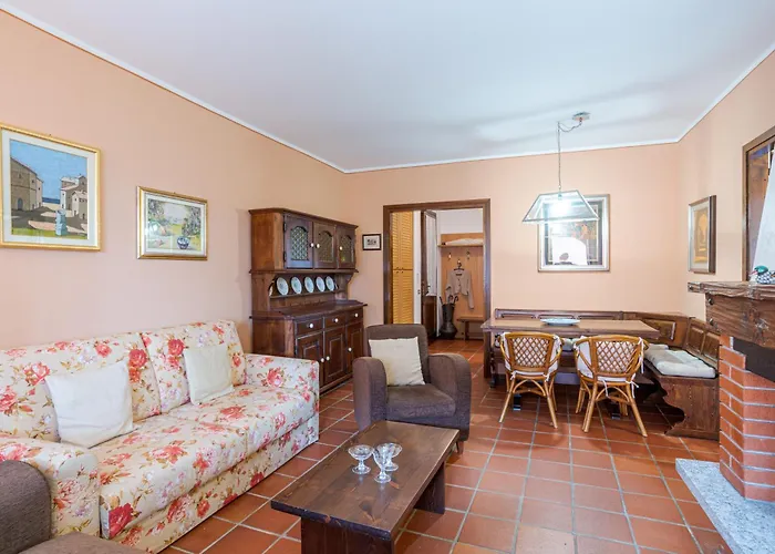 Guesthost - Flat With Parking & Veranda Apartmán