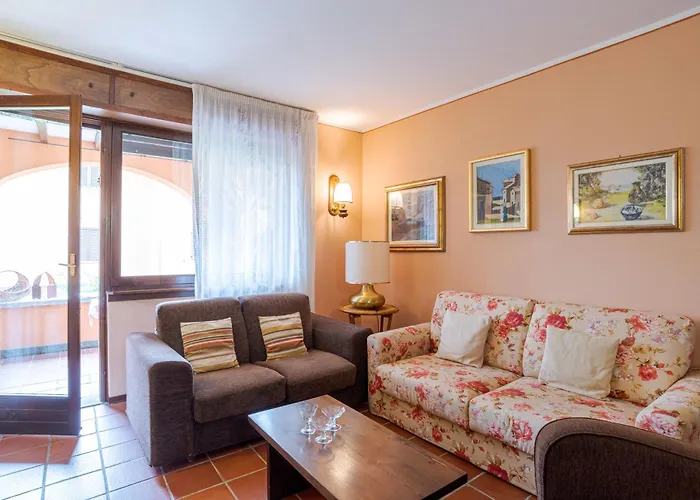 Guesthost - Flat With Parking & Veranda Appartement Menaggio