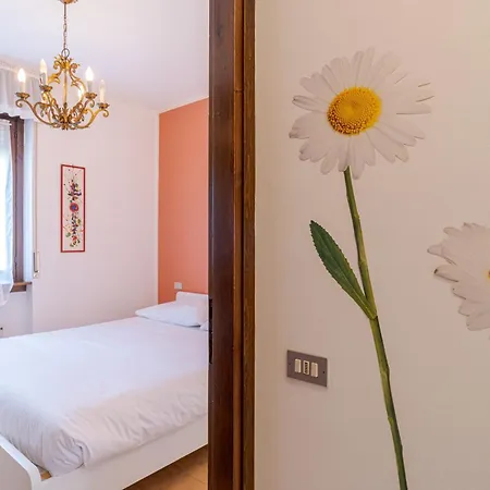 Apartamento Guesthost - Flat With Parking & Veranda Menaggio