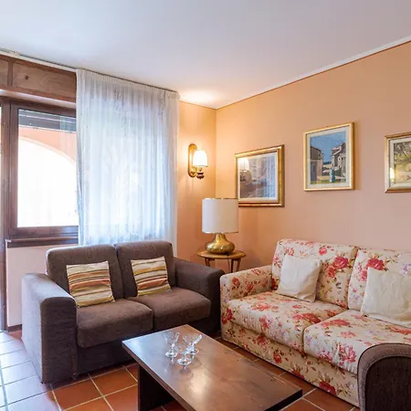 Guesthost - Flat With Parking & Veranda Apartamento Menaggio