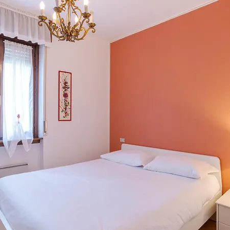 Guesthost - Flat With Parking & Veranda *